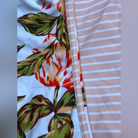 Kona Sol Striped & Floral Print Suit 🌺 Peach, white & green 🌺 size medium - Picture 2 of 10